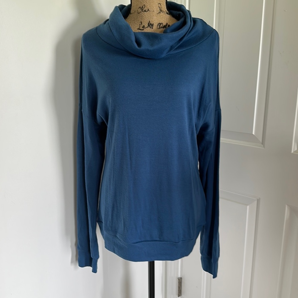 American eagle blue sweater